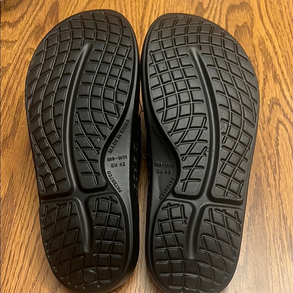 OOFOS Black Slide Sandals - Picture 3 of 6